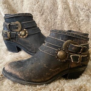 Durango black bootie